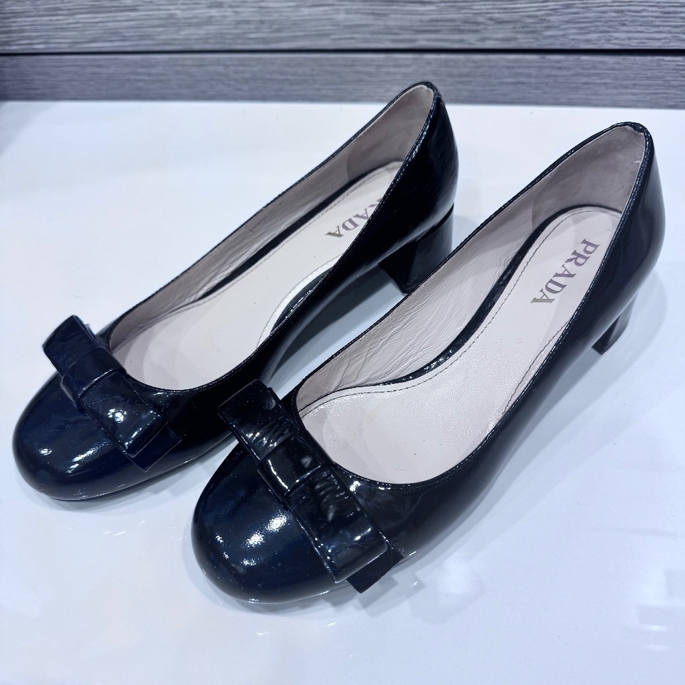 Prada new patent leather bow flats size 37